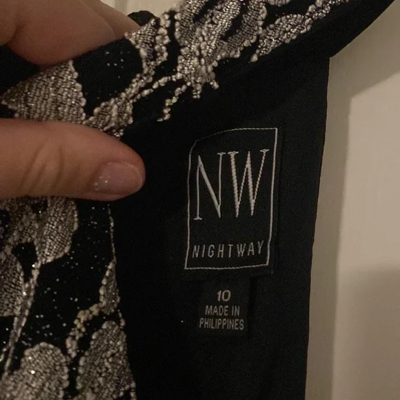 Formal Dress - Picture 4 of 5